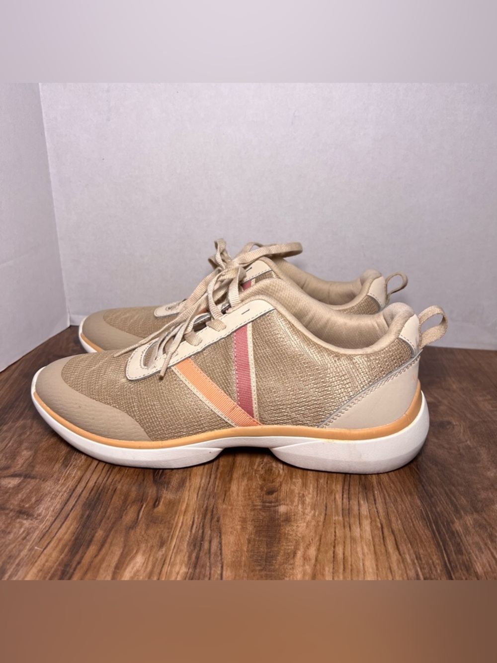 Vionic Vortex Jolisa Womens Size 8 Athletic Running Shoes Sneakers